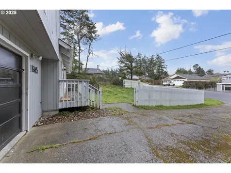 1945 Oak Street North Bend OR 97459