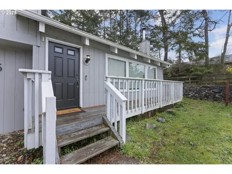 1945 Oak Street North Bend OR 97459