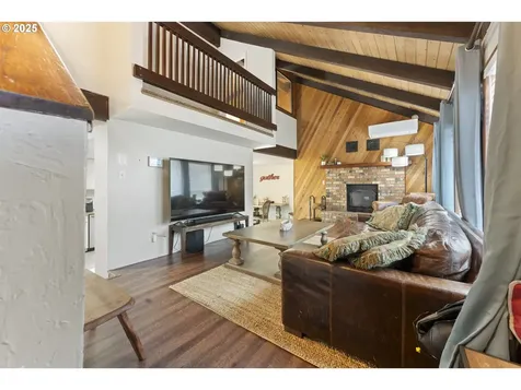 1945 Oak Street North Bend OR 97459