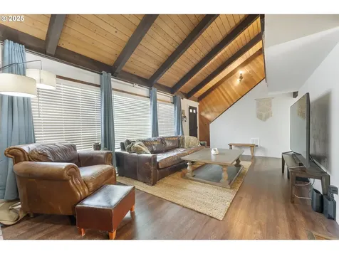 1945 Oak Street North Bend OR 97459