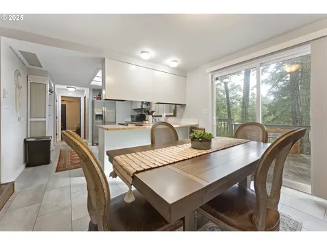 1945 Oak Street North Bend OR 97459