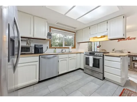 1945 Oak Street North Bend OR 97459