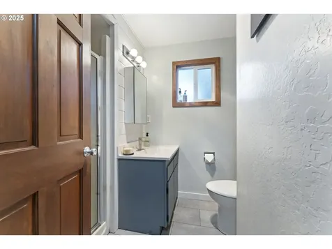 1945 Oak Street North Bend OR 97459