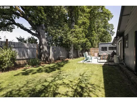 593 SW Fairlawn Court Dallas OR 97338