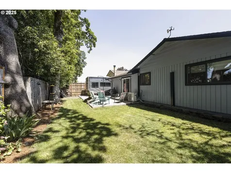 593 SW Fairlawn Court Dallas OR 97338