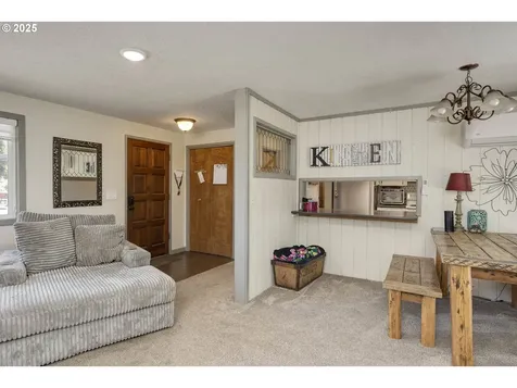 593 SW Fairlawn Court Dallas OR 97338