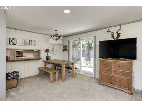 593 SW Fairlawn Court Dallas OR 97338