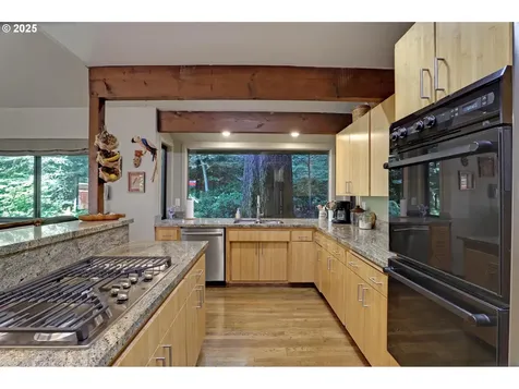 1125 SW Westwood Court Portland OR 97239