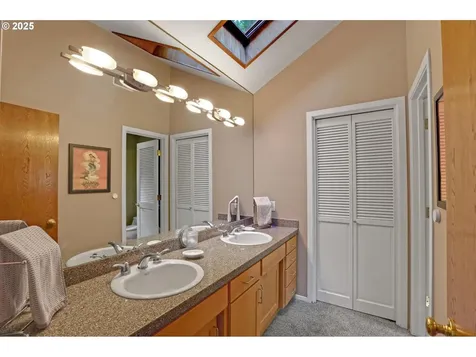 1125 SW Westwood Court Portland OR 97239