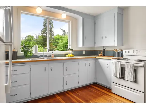 1034 W 10th Avenue Eugene OR 97402