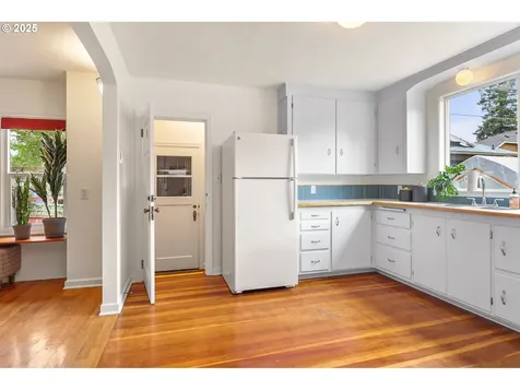 1034 W 10th Avenue Eugene OR 97402