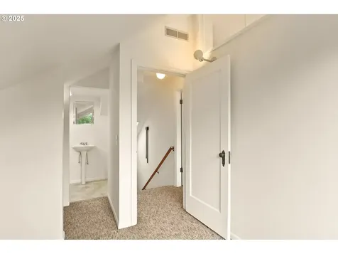 1034 W 10th Avenue Eugene OR 97402