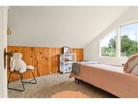 1034 W 10th Avenue Eugene OR 97402