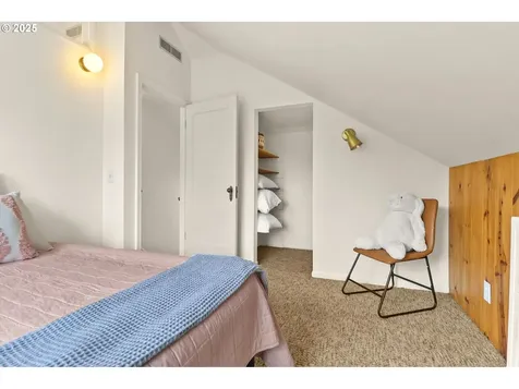 1034 W 10th Avenue Eugene OR 97402
