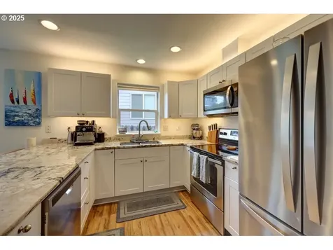 2255 SE Hebe Court Warrenton OR 97146