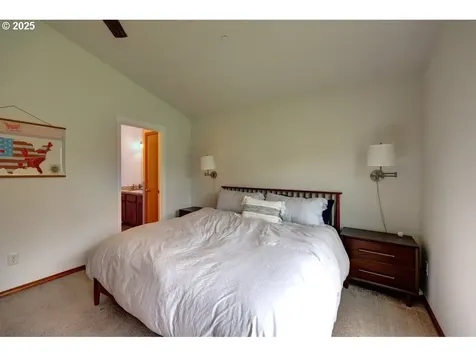 2255 SE Hebe Court Warrenton OR 97146