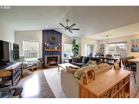 2255 SE Hebe Court Warrenton OR 97146