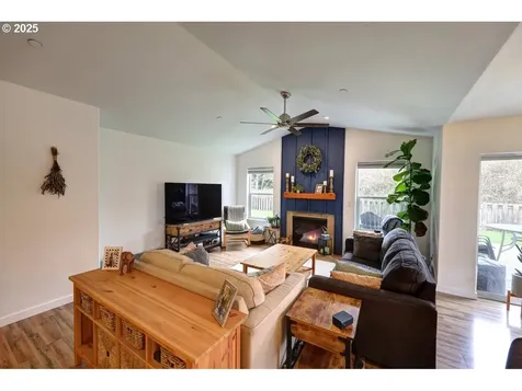 2255 SE Hebe Court Warrenton OR 97146