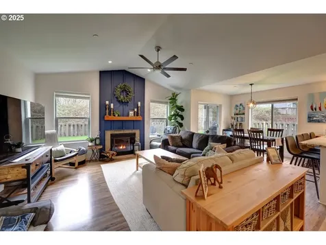 2255 SE Hebe Court Warrenton OR 97146