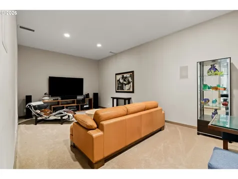 45650 Mckenzie Highway Vida OR 97488