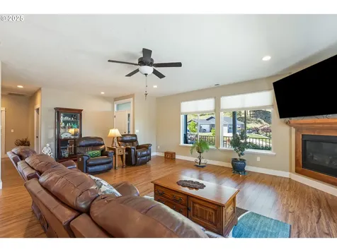 895 Valley Vista Street Sutherlin OR 97479