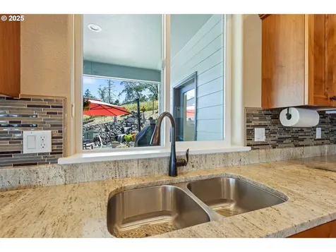 895 Valley Vista Street Sutherlin OR 97479