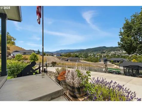 895 Valley Vista Street Sutherlin OR 97479