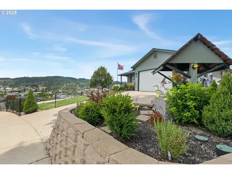 895 Valley Vista Street Sutherlin OR 97479
