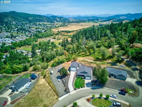 895 Valley Vista Street Sutherlin OR 97479