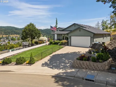 895 Valley Vista Street Sutherlin OR 97479