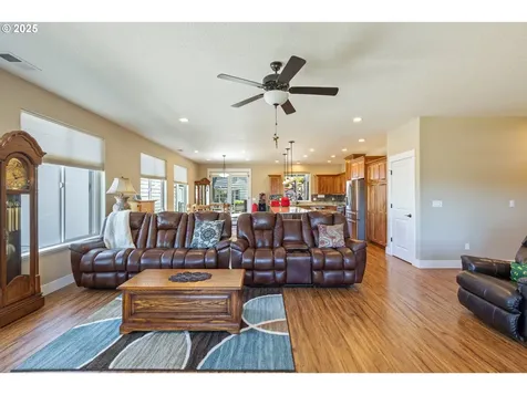 895 Valley Vista Street Sutherlin OR 97479