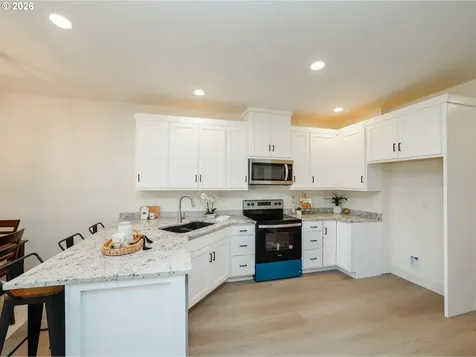 729 Periander Way Harrisburg OR 97446