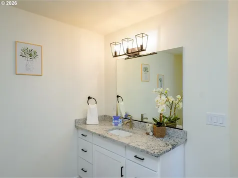 729 Periander Way Harrisburg OR 97446