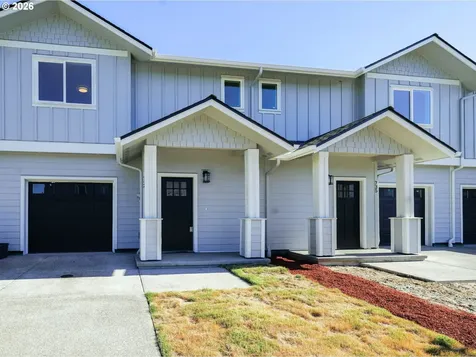729 Periander Way Harrisburg OR 97446