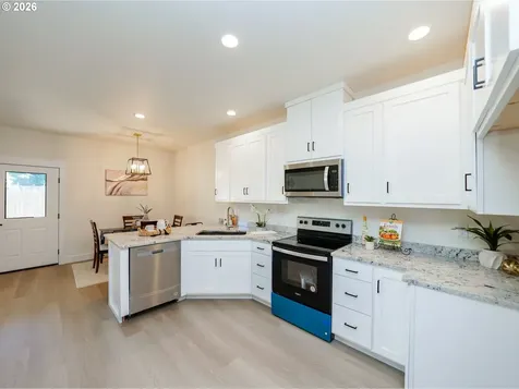 729 Periander Way Harrisburg OR 97446