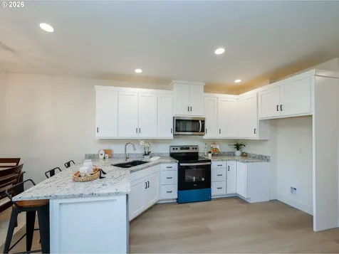 729 Periander Way Harrisburg OR 97446
