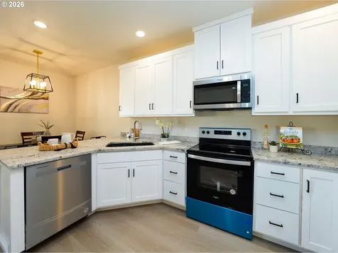 729 Periander Way Harrisburg OR 97446