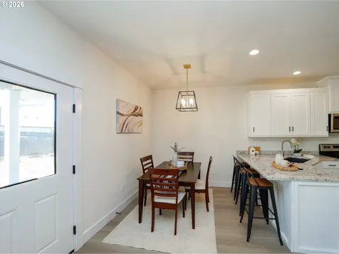 729 Periander Way Harrisburg OR 97446