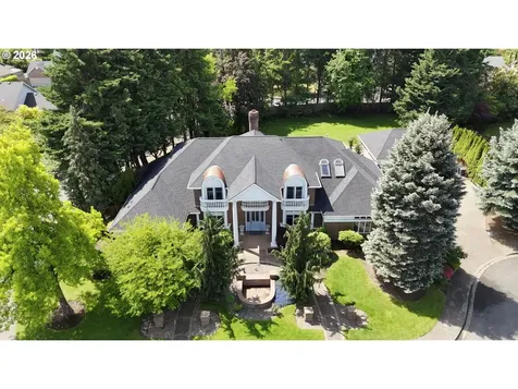 1564 Regency Drive Eugene OR 97401