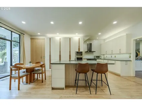 1564 Regency Drive Eugene OR 97401