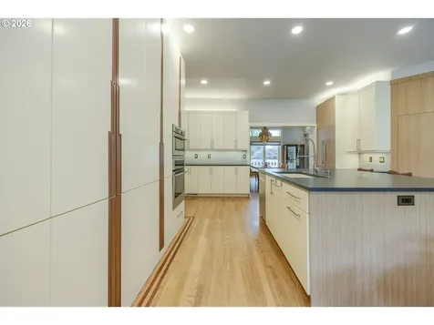 1564 Regency Drive Eugene OR 97401