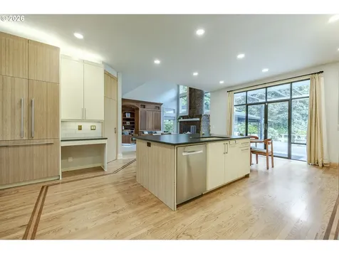 1564 Regency Drive Eugene OR 97401