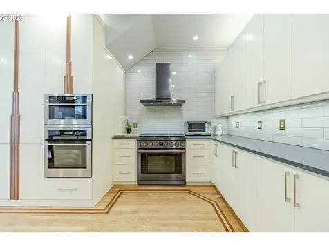 1564 Regency Drive Eugene OR 97401