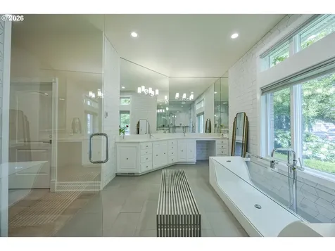 1564 Regency Drive Eugene OR 97401