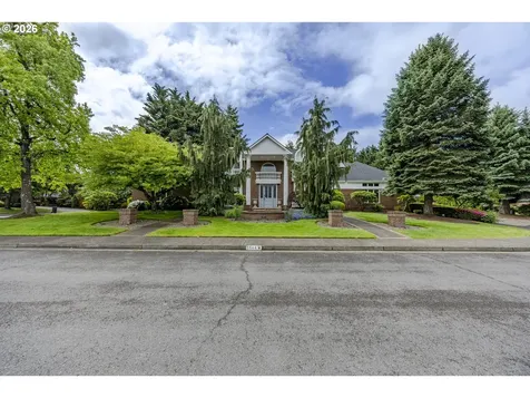 1564 Regency Drive Eugene OR 97401