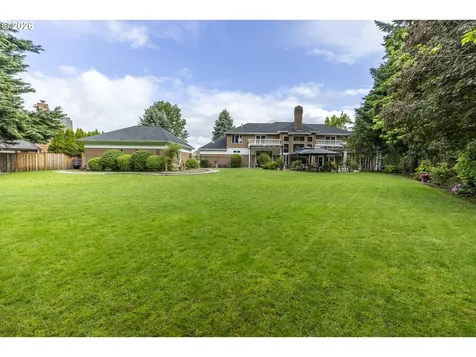 1564 Regency Drive Eugene OR 97401