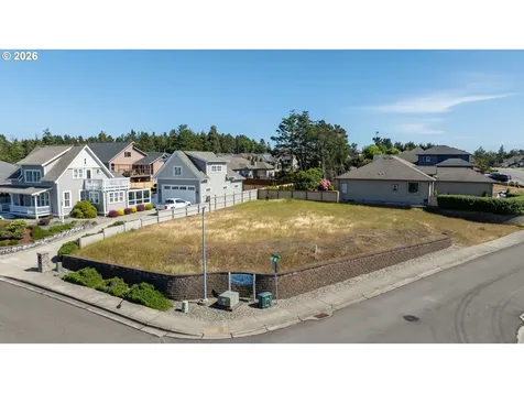 2115 Garfield Street North Bend OR 97459