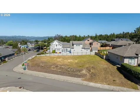 2115 Garfield Street North Bend OR 97459