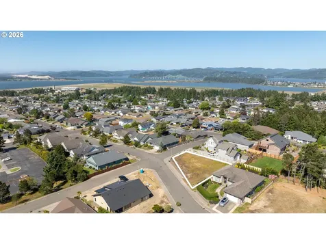 2115 Garfield Street North Bend OR 97459