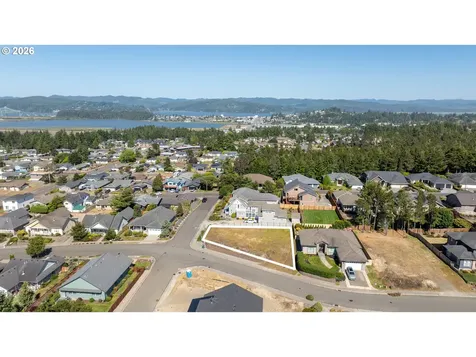 2115 Garfield Street North Bend OR 97459